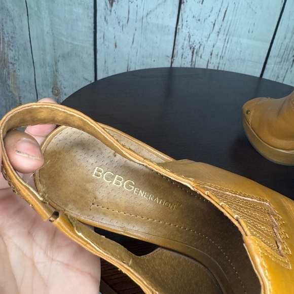 BCBGeneration Cognac Leather Peep toe Sling back 1” Platform 5.25” Heels size 7 - Picture 13 of 16
